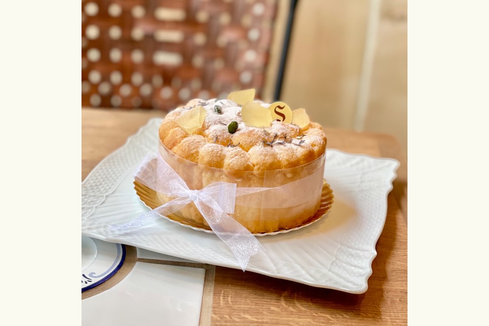 シャルロット・ポワール（ホールケーキ）の画像